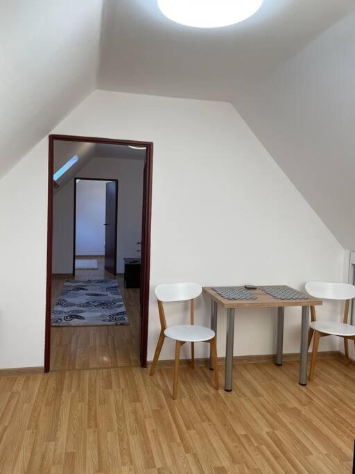 Easy Living Apartments - Old Town Braşov Extérieur photo